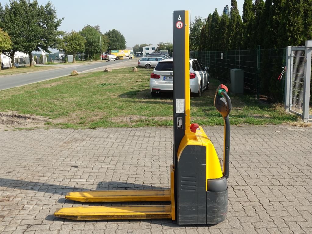 Jungheinrich EMC 110 Mquinas con timn www.hinrichs-forklifts.com