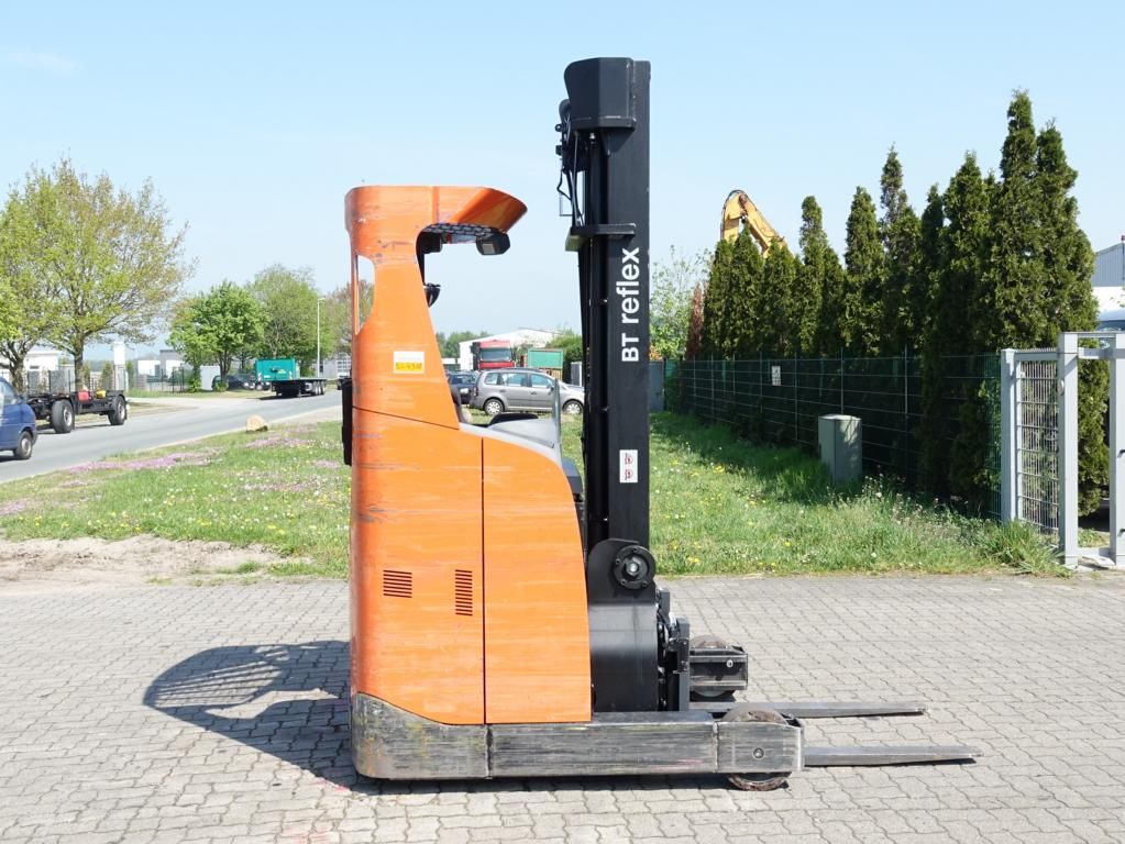 BT RRE140 Штабелeр-ричтрак www.hinrichs-forklifts.com