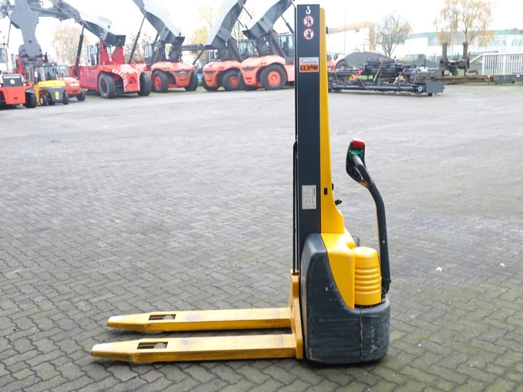 Storage forklifts-Jungheinrich-EMC110