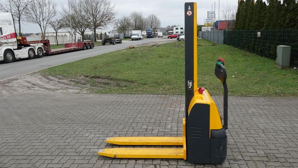 Carrello da magazzino-Jungheinrich-EMC110