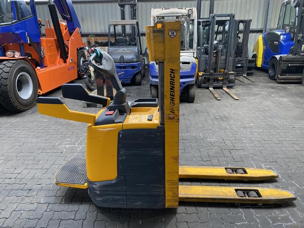 Jungheinrich ERC214 Deichselstapler www.hinrichs-forklifts.com