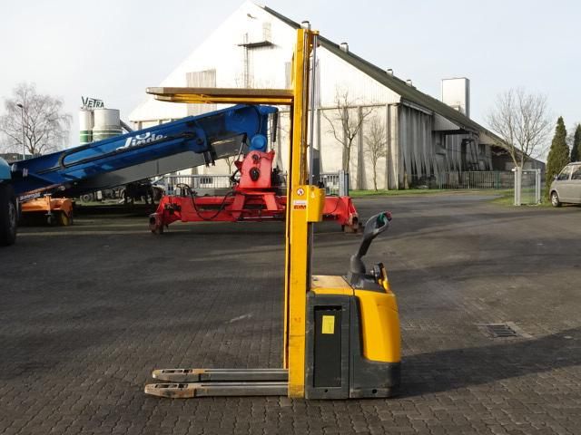 Jungheinrich ERC216z Deichselstapler www.hinrichs-forklifts.com