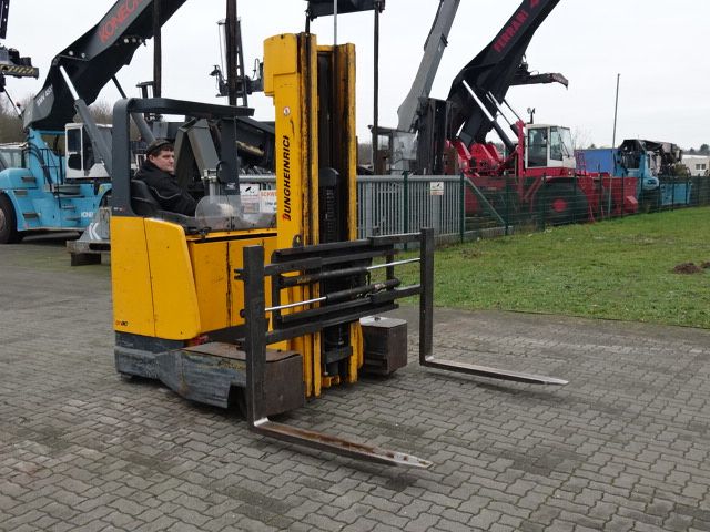 Jungheinrich ETVQ20 Chariot latral quadri-directionnel www.hinrichs-forklifts.com