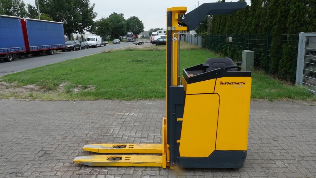 Jungheinrich ESC Z13 Quersitzstapler www.hinrichs-forklifts.com