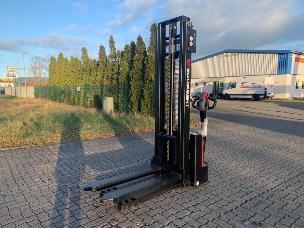 EP ESL122 Apilador elctrico www.hinrichs-forklifts.com