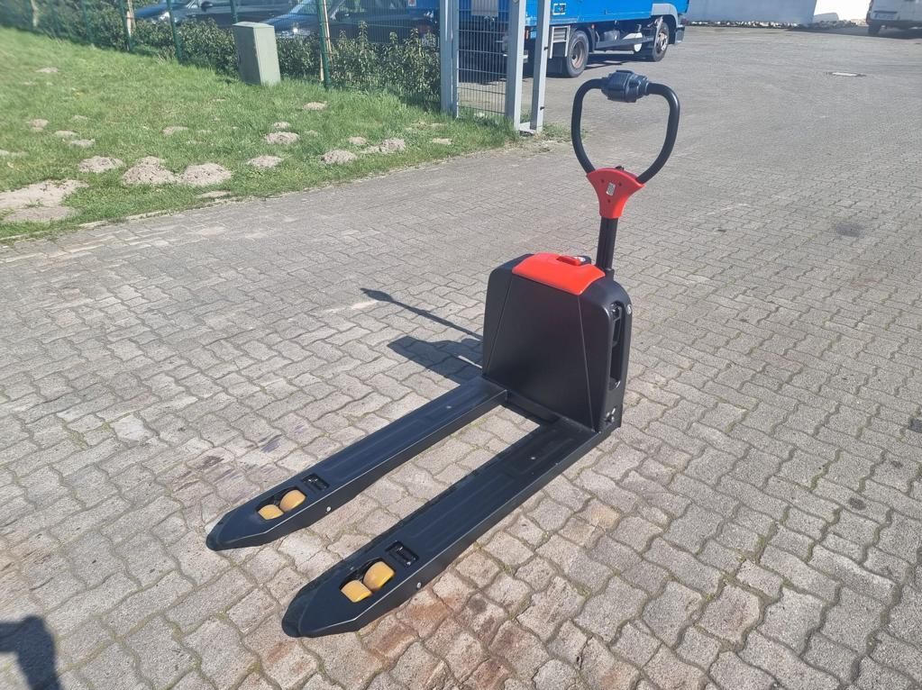 EP F4 Electric Pallet Truck www.hinrichs-forklifts.com