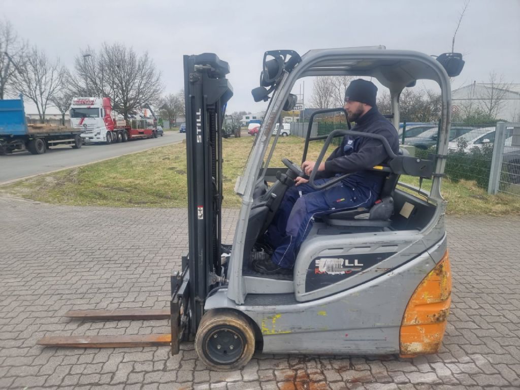 Still RX20-18 Elettrico 3 ruote www.hinrichs-forklifts.com