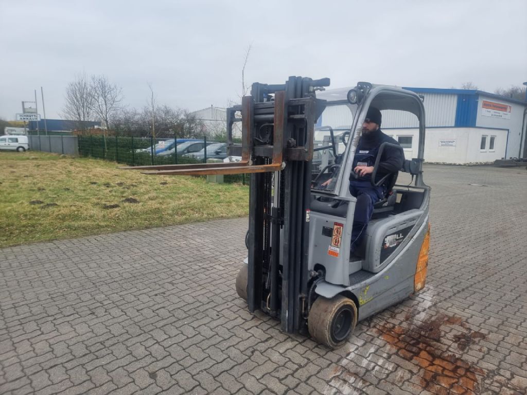 Still RX20-18 Electric 3-wheel forklift 