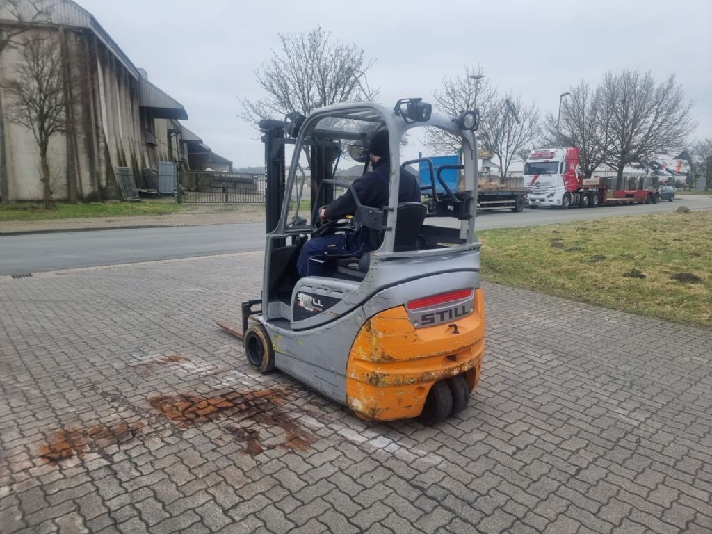 Still RX20-18 Electric 3-wheel forklift 
