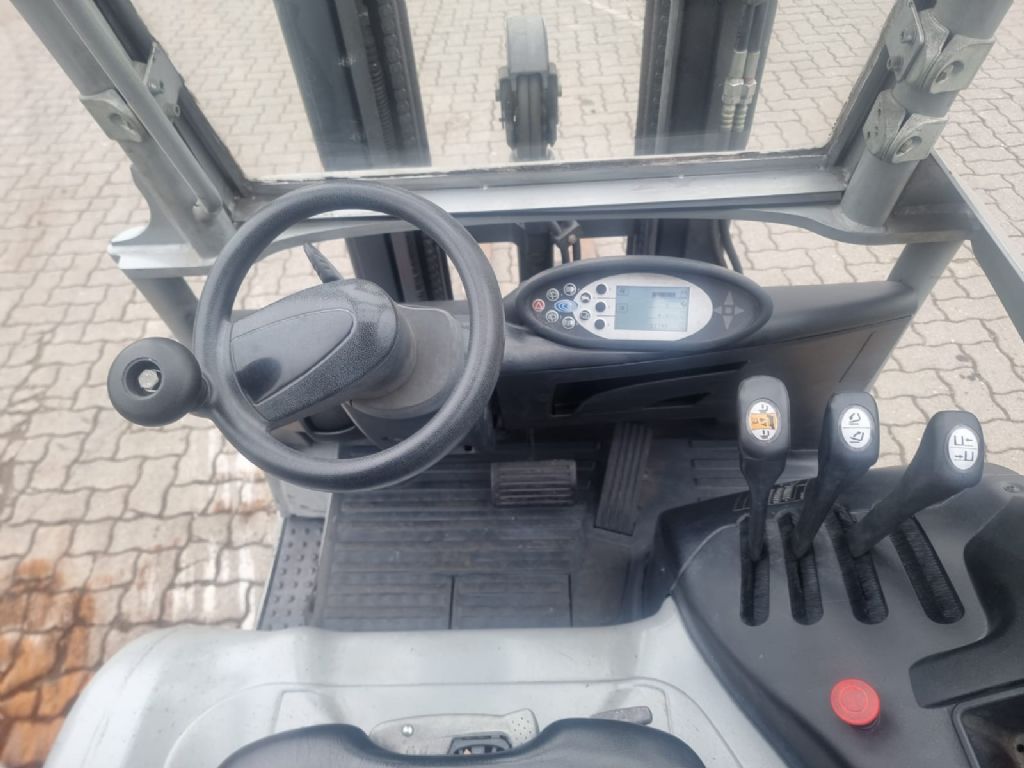 Still RX20-18 Electric 3-wheel forklift 