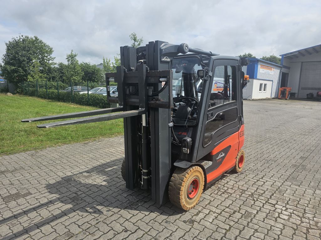 Linde E25-01 UVV  Elektro 4 Rad-Stapler www.hinrichs-forklifts.com