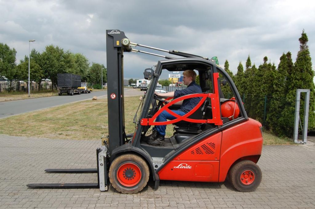 Linde H30T Treibgasstapler www.hinrichs-forklifts.com