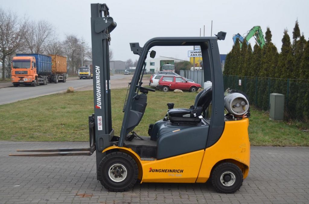 Jungheinrich TFG320 Frontale Gpl www.hinrichs-forklifts.com