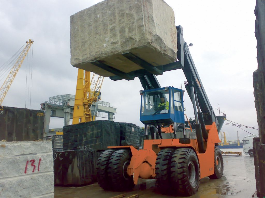 Meclift ML5012RC Reach-Stacker pour container plein www.hinrichs-forklifts.com