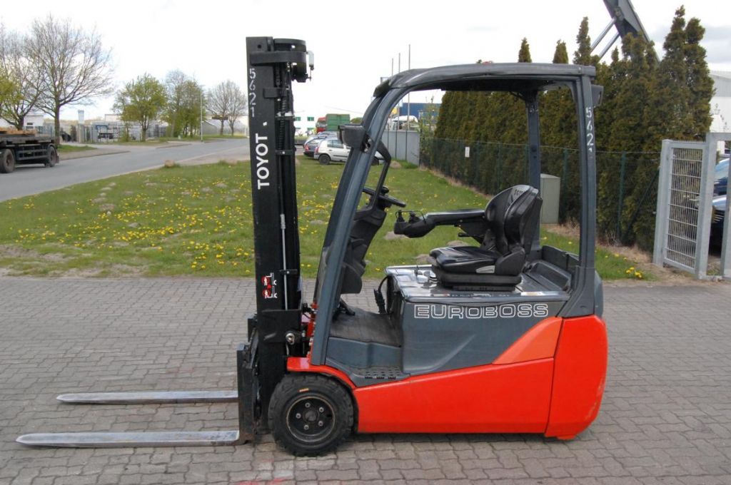 Toyota 8FBET20 Elektro 3 Rad-Stapler www.hinrichs-forklifts.com