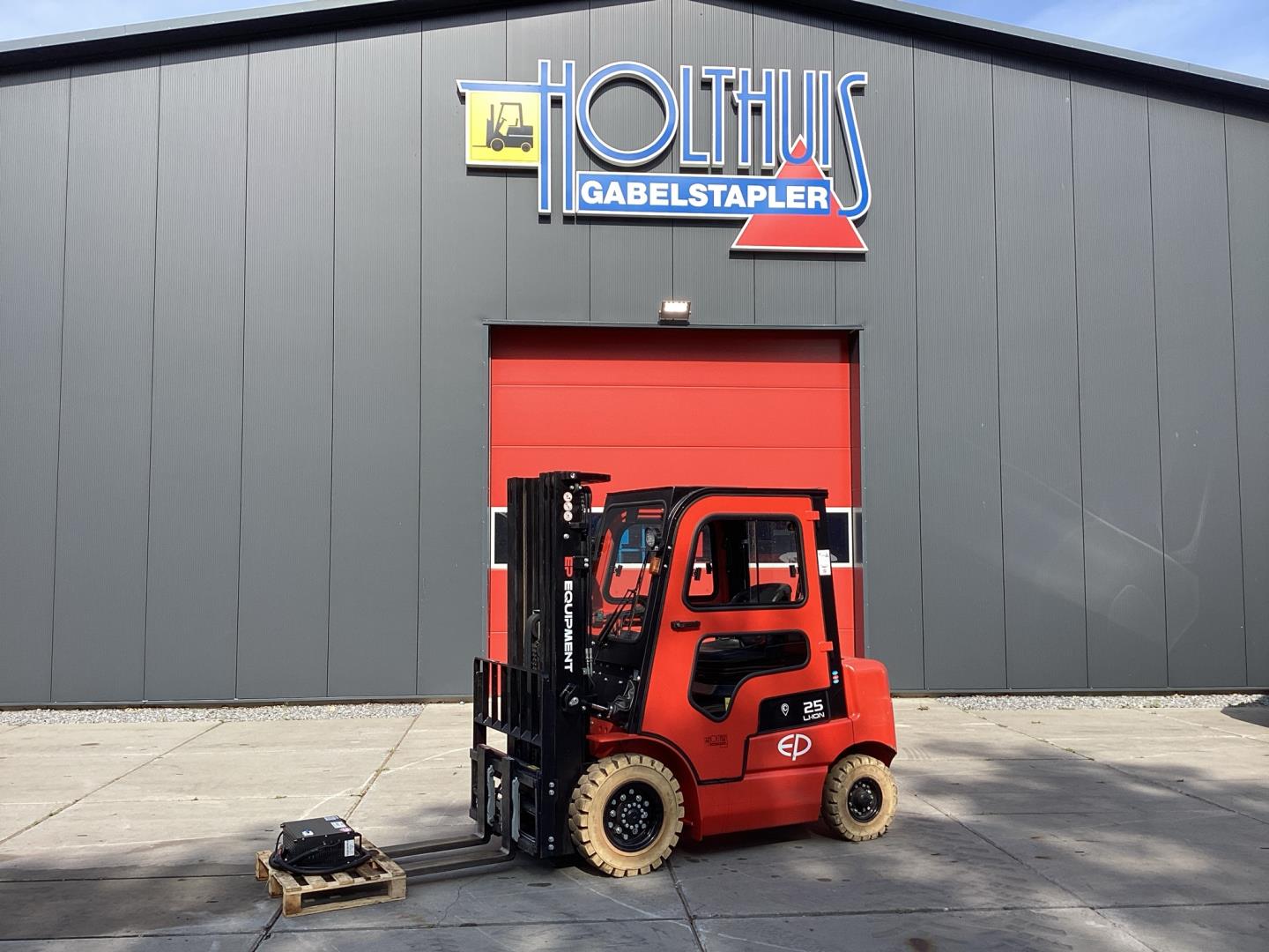 EP-EFL252-Elektro 4 Rad-Stapler-www.holthuis-gabelstapler.de
