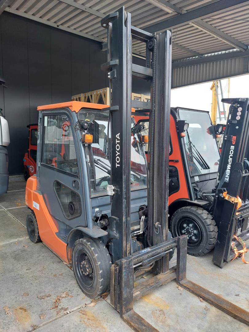 Toyota-02-8FGF25-Treibgasstapler-www.holthuis-gabelstapler.de