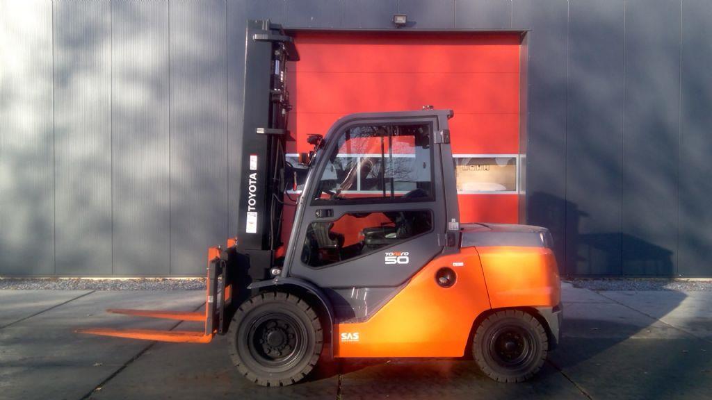 Toyota-8FG45N-Treibgasstapler-www.holthuis-gabelstapler.de