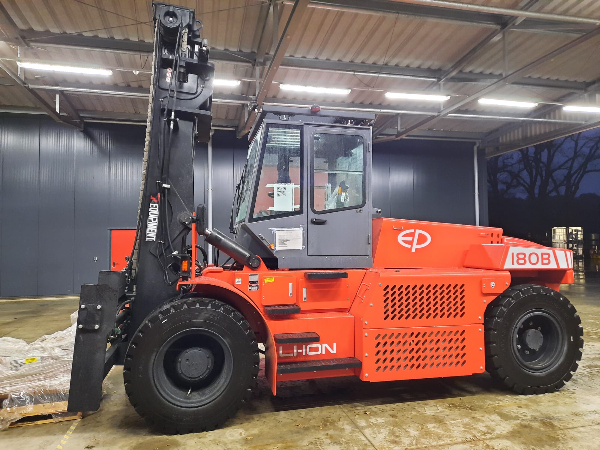 EP EFL1802 Elektro 4 Rad-Stapler holthuis-gabelstapler.de