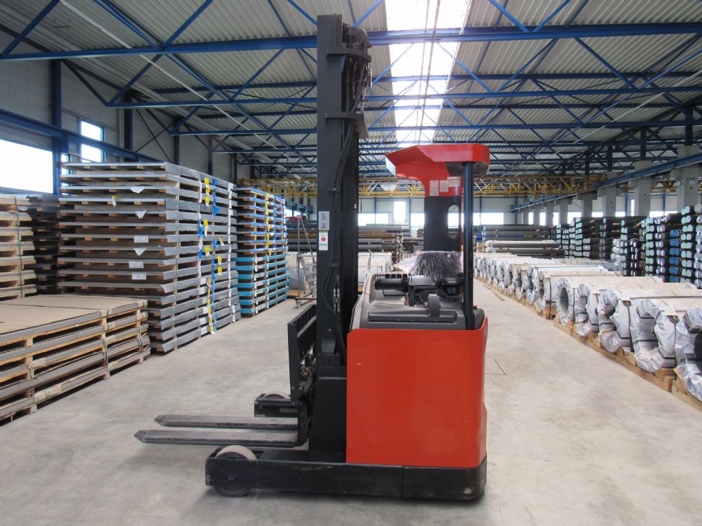 BT BT RR-B2 Schubmaststapler www.holzke-gabelstapler.de