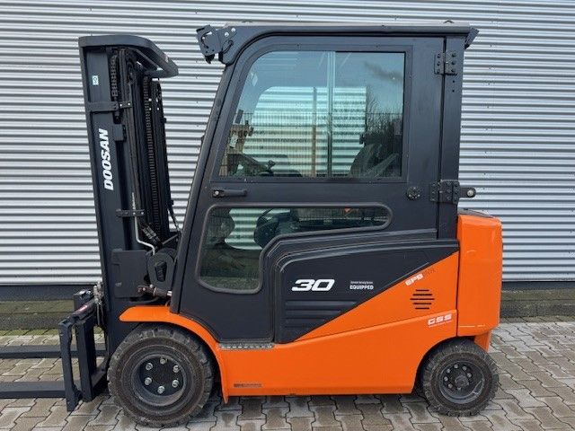 Doosan B30-NS Elektro 4 Rad-Stapler www.hsr-gabelstapler.de
