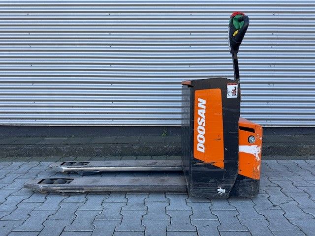 Doosan BPL18S-7 Niederhubwagen www.hsr-gabelstapler.de