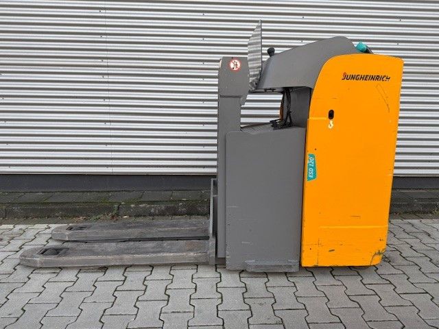 Jungheinrich ESD 120 Fahrerstandstapler www.hsr-gabelstapler.de Jungheinrich ESD 120 Fahrerstandstapler www.hsr-gabelstapler.de