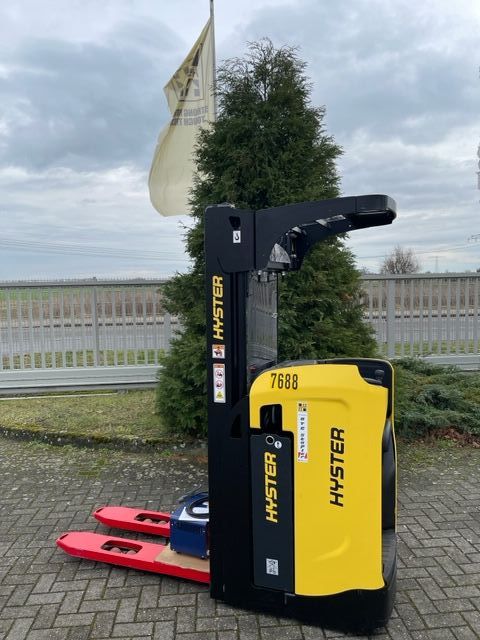 Hyster-RS1.6-Quersitzhubwagen-www.htc-stapler.de