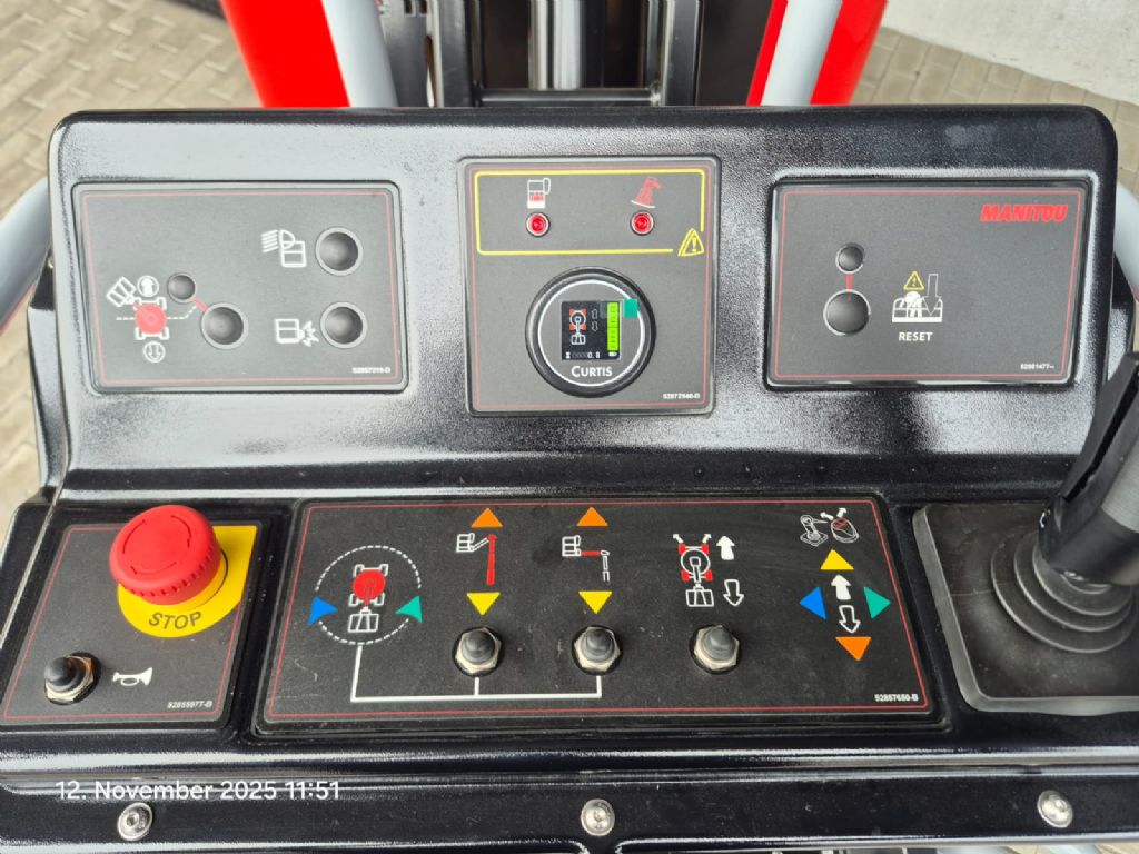 Manitou 100 VJR Teleskopmastbühne www.huh-staplerservice.at Manitou 100 VJR Teleskopmastbühne www.huh-staplerservice.at