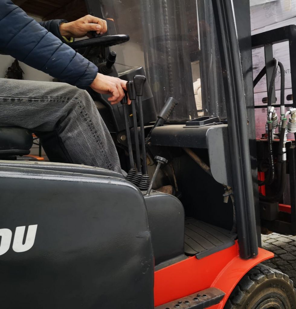 Manitou ME 316 Elektro 3 Rad-Stapler www.huh-staplerservice.at Manitou ME 316 Elektro 3 Rad-Stapler www.huh-staplerservice.at