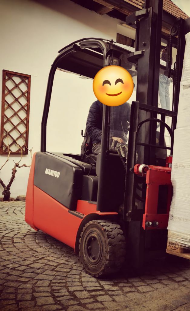 Manitou ME 316 Elektro 3 Rad-Stapler www.huh-staplerservice.at Manitou ME 316 Elektro 3 Rad-Stapler www.huh-staplerservice.at