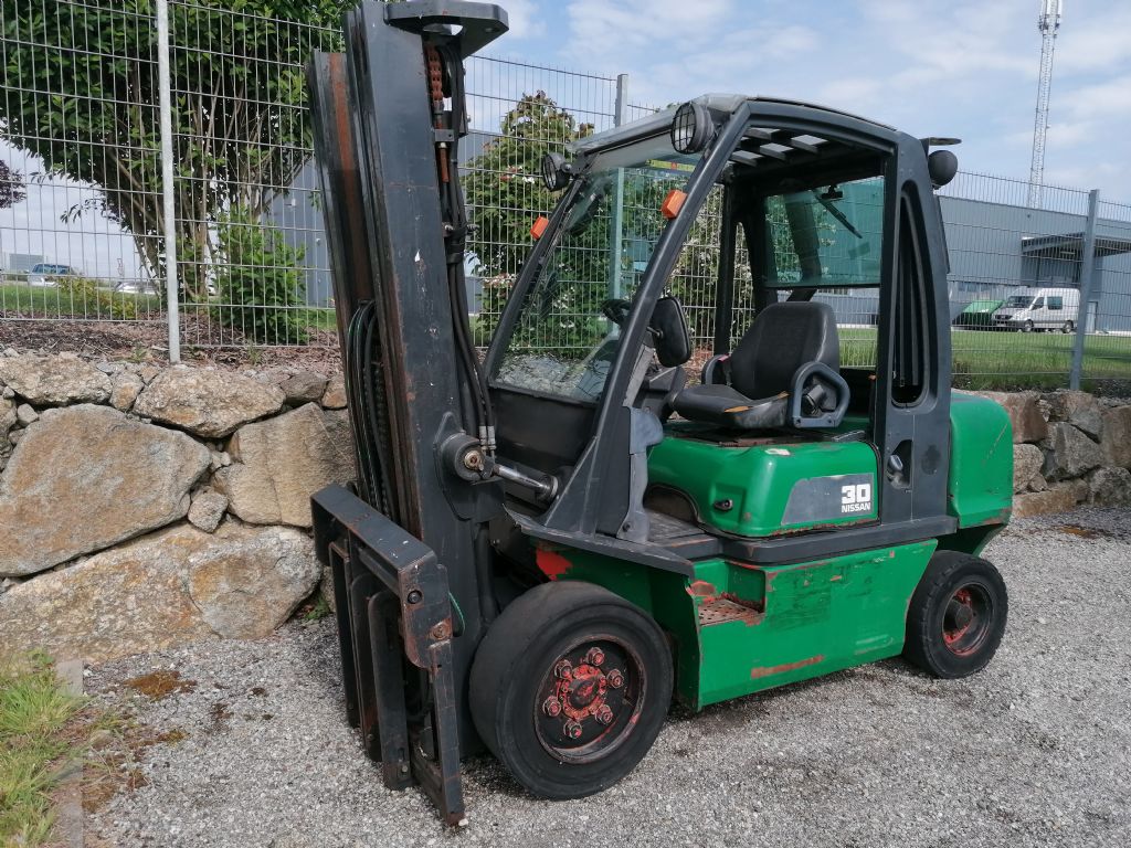 Nissan FGD02A30Q Dieselstapler www.huh-staplerservice.at