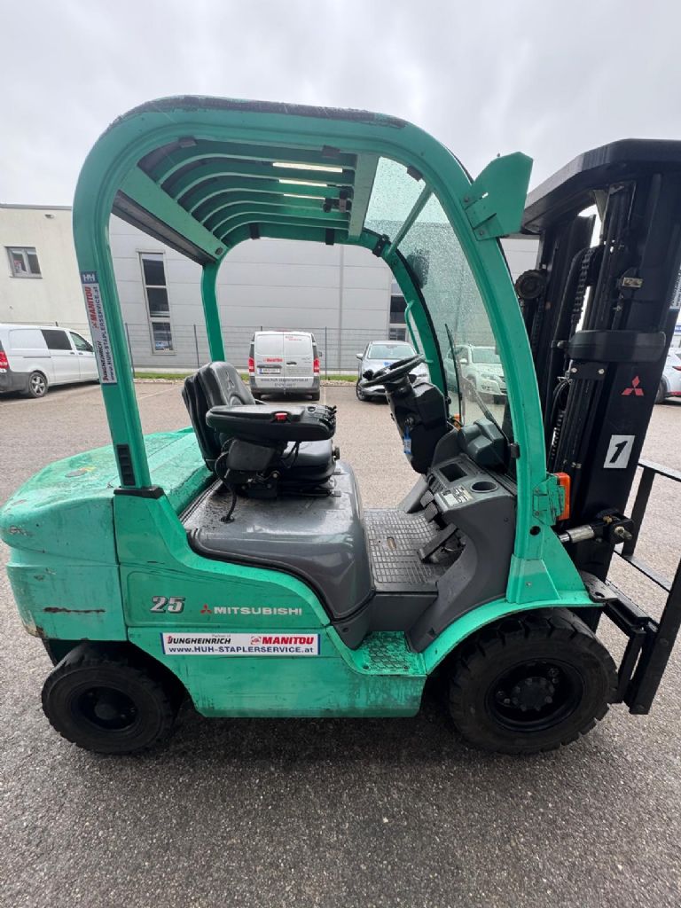 Mitsubishi FD25N Dieselstapler www.huh-staplerservice.at
