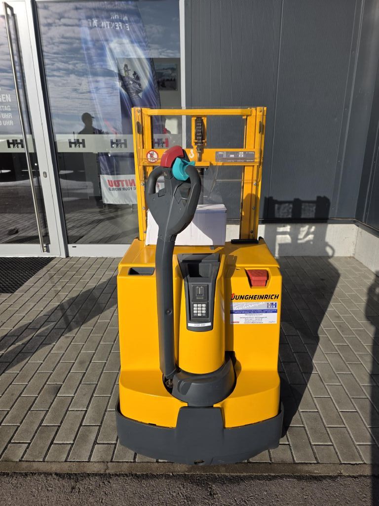 Jungheinrich EJD 220 Hochhubwagen www.huh-staplerservice.at Jungheinrich EJD 220 Hochhubwagen www.huh-staplerservice.at