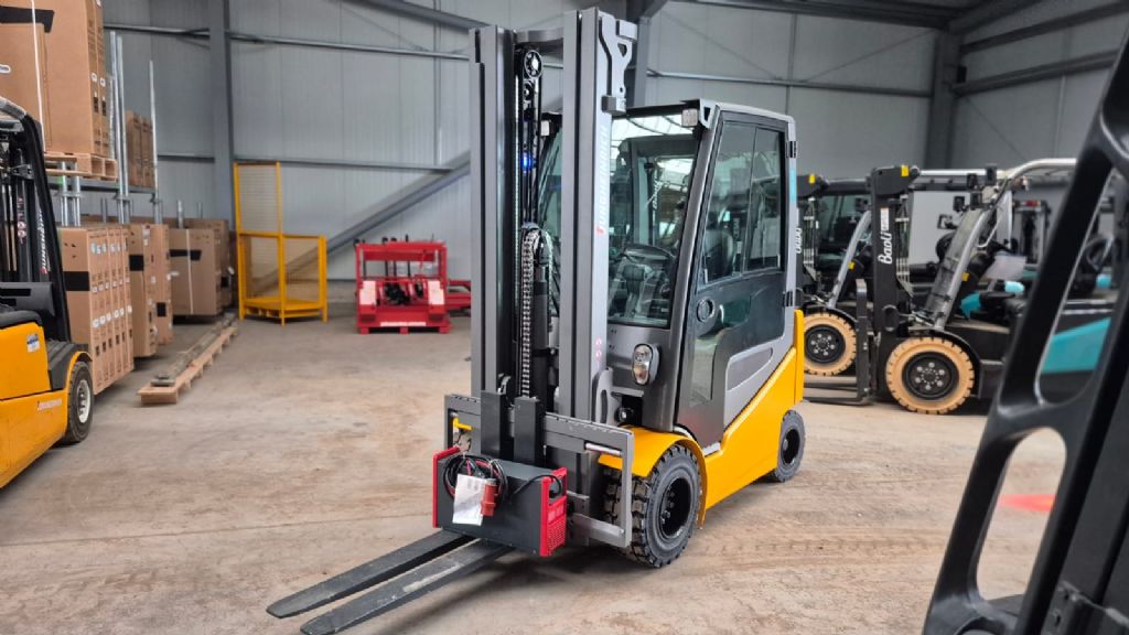 Jungheinrich EFG 430k Elektro 4 Rad-Stapler www.huh-staplerservice.at Jungheinrich EFG 430k Elektro 4 Rad-Stapler www.huh-staplerservice.at