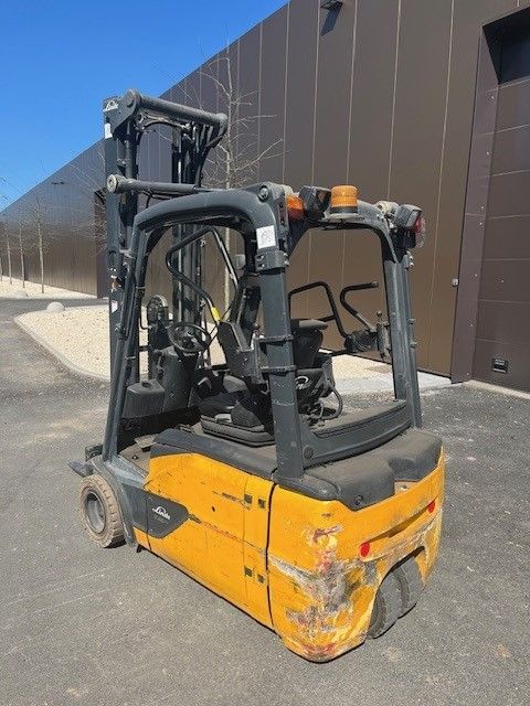 Linde E20L-02 Electric 3-wheel forklift www.ihgroup.be Linde E20L-02 Electric 3-wheel forklift www.ihgroup.be