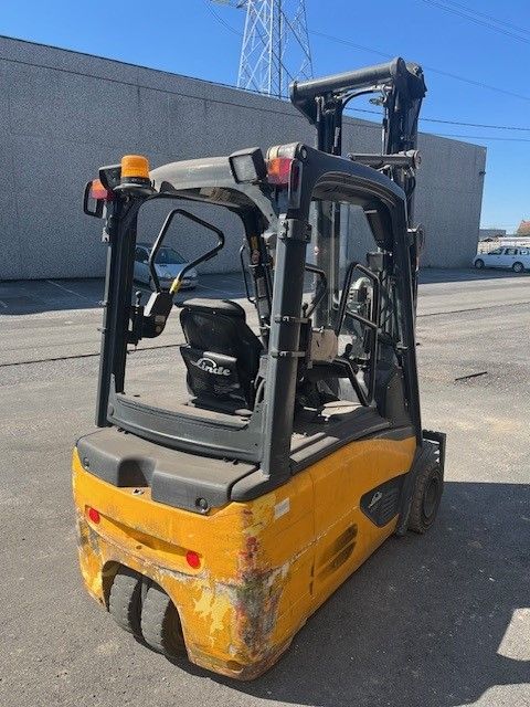 Linde E20L-02 Electric 3-wheel forklift www.ihgroup.be Linde E20L-02 Electric 3-wheel forklift www.ihgroup.be
