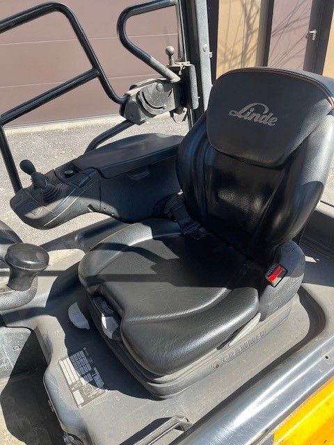 Linde E20L-02 Electric 3-wheel forklift www.ihgroup.be Linde E20L-02 Electric 3-wheel forklift www.ihgroup.be