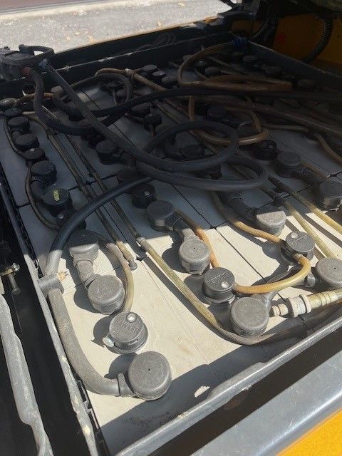 Linde E20L-02 Electric 3-wheel forklift www.ihgroup.be Linde E20L-02 Electric 3-wheel forklift www.ihgroup.be