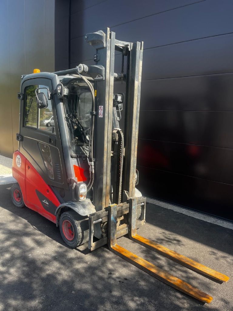 Linde H20T-01 LPG Forklifts www.ihgroup.be Linde H20T-01 LPG Forklifts www.ihgroup.be