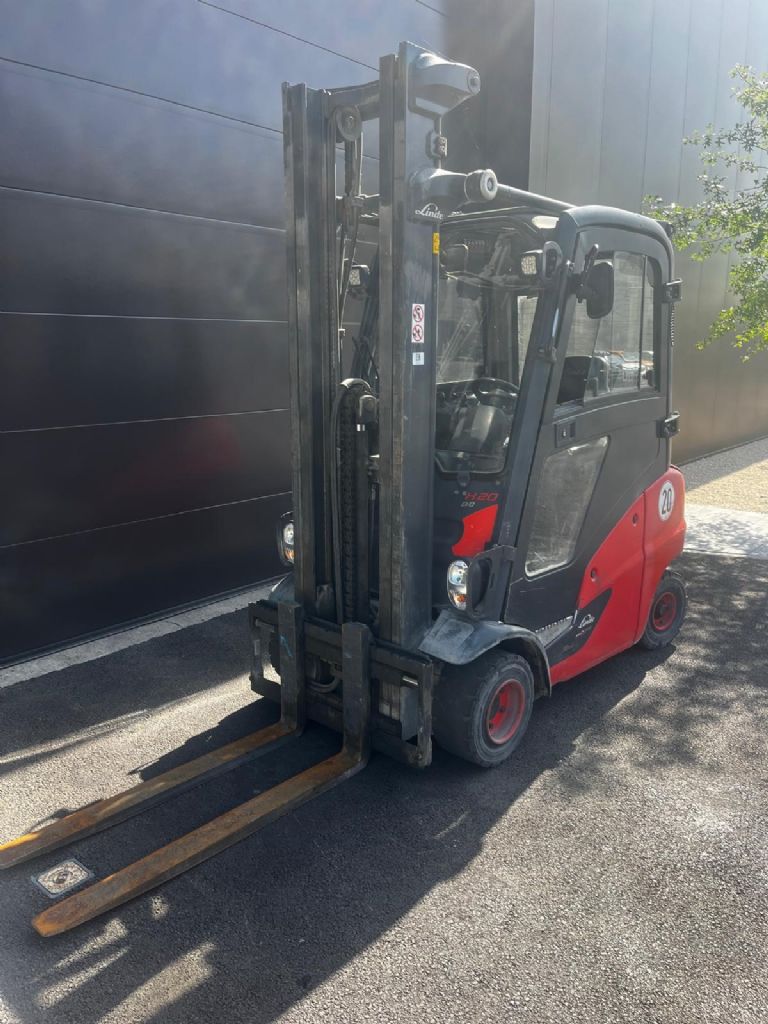 Linde H20T-01 LPG Forklifts www.ihgroup.be Linde H20T-01 LPG Forklifts www.ihgroup.be