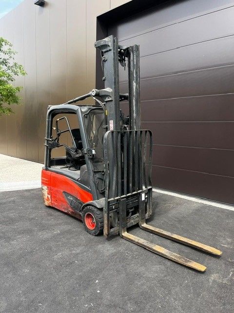 Linde E18L-02 Electric 3-wheel forklift www.ihgroup.be