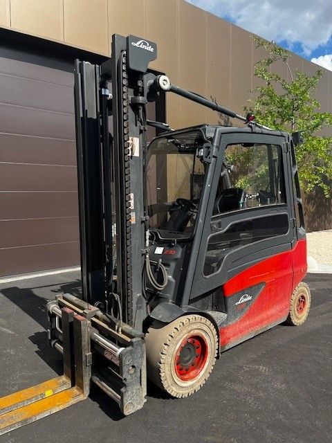 Linde E50HL-01 Elektro 4 Rad-Stapler www.ihgroup.be