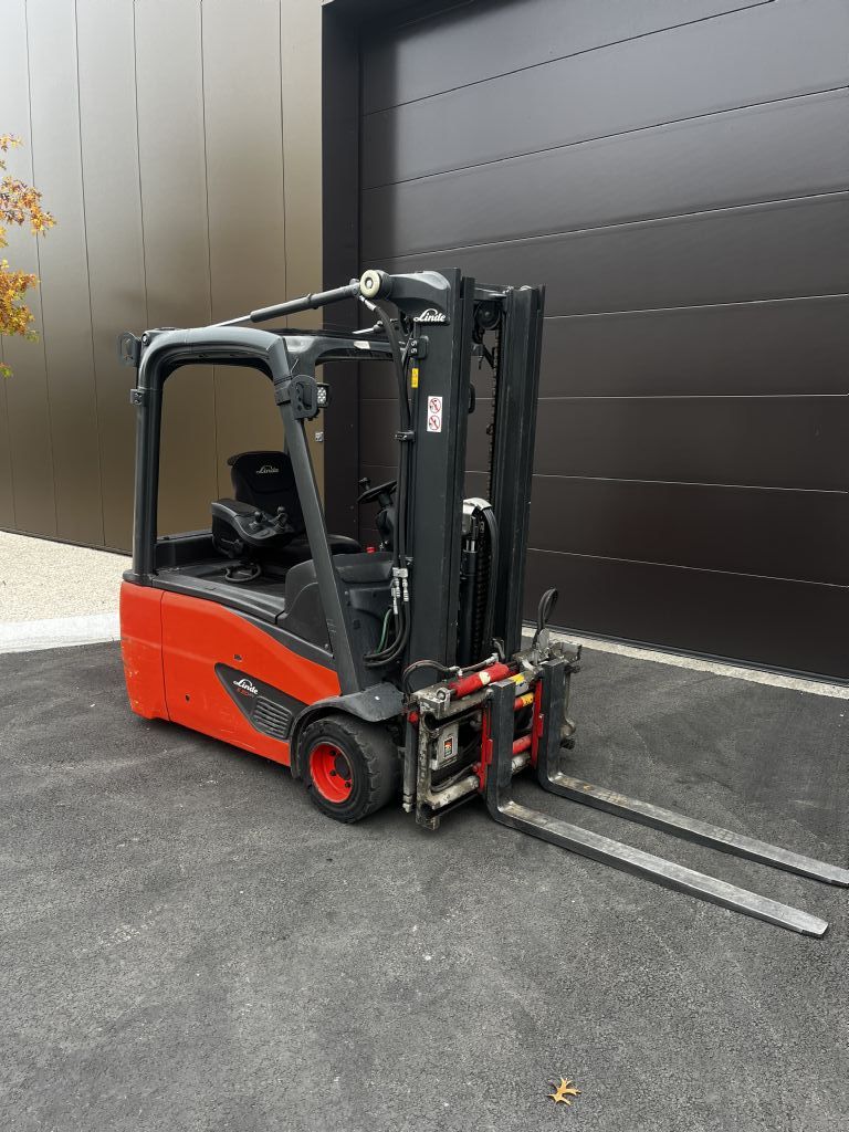 Linde E20L-02 Elektro 3 Rad-Stapler www.ihgroup.be Linde E20L-02 Elektro 3 Rad-Stapler www.ihgroup.be