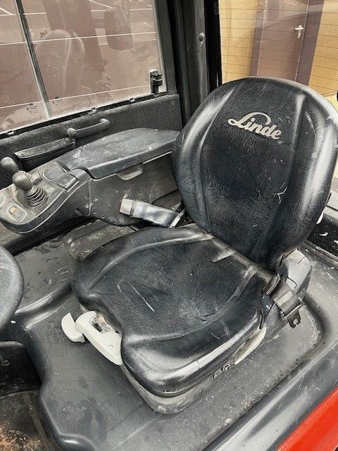 Linde E16P-02 Electric 4-wheel forklift www.ihgroup.be Linde E16P-02 Electric 4-wheel forklift www.ihgroup.be