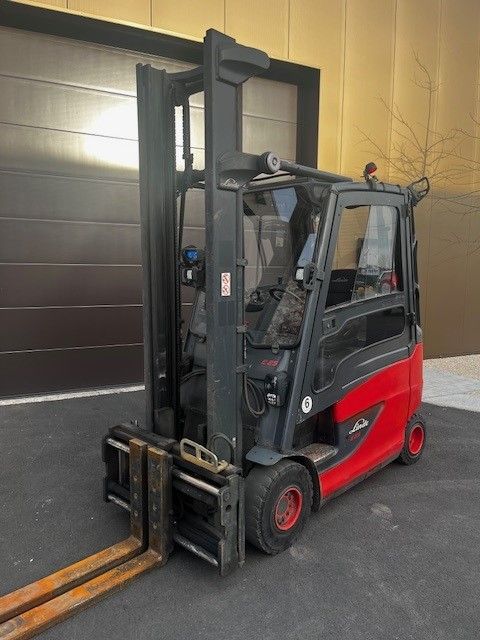 Linde E25HL-01/600 Elektro 4 Rad-Stapler www.ihgroup.be Linde E25HL-01/600 Elektro 4 Rad-Stapler www.ihgroup.be