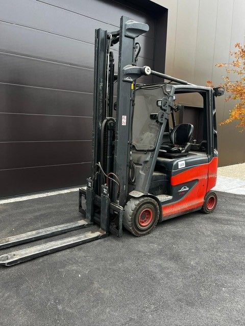 Linde E25H-01/600 Elektro 4 Rad-Stapler www.ihgroup.be Linde E25H-01/600 Elektro 4 Rad-Stapler www.ihgroup.be