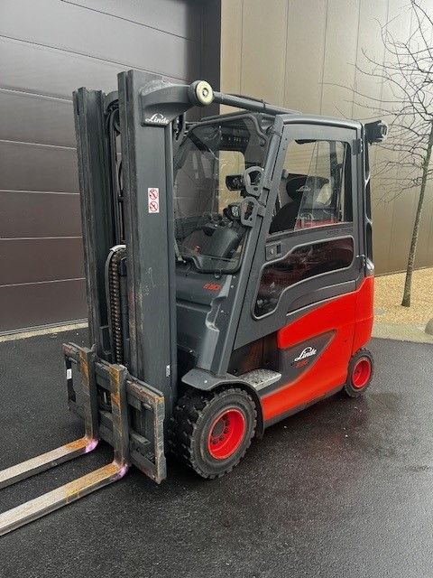 Linde E30H-01/600 Elektro 4 Rad-Stapler www.ihgroup.be