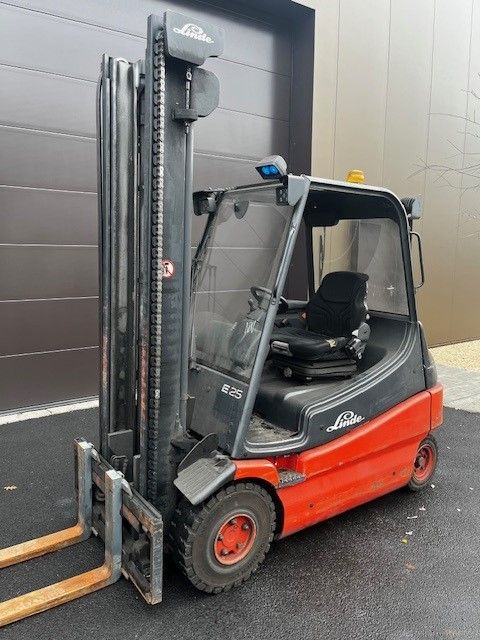 Linde E25-02 Elektro 4 Rad-Stapler www.ihgroup.be