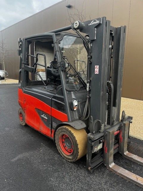 Linde E50HL-01 Elektro 4 Rad-Stapler www.ihgroup.be Linde E50HL-01 Elektro 4 Rad-Stapler www.ihgroup.be